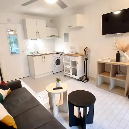 Cosy Avec Piscines A 5 Min De La Apartmán Le Grau-du-Roi
